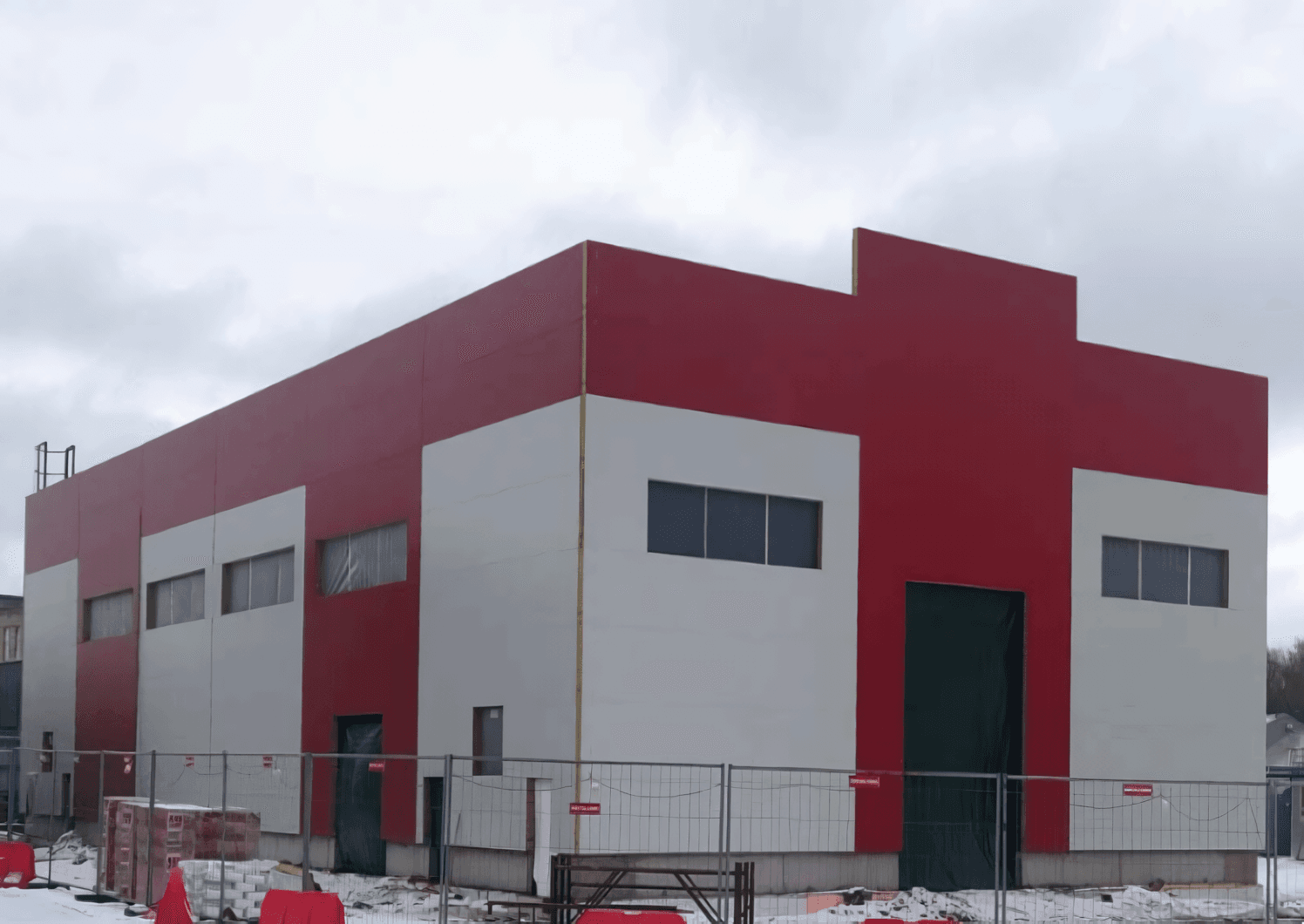 Здание (АБК и складской терминал) приема ЛВЖ в таре